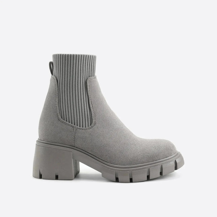 Effortless Chelsea Boots